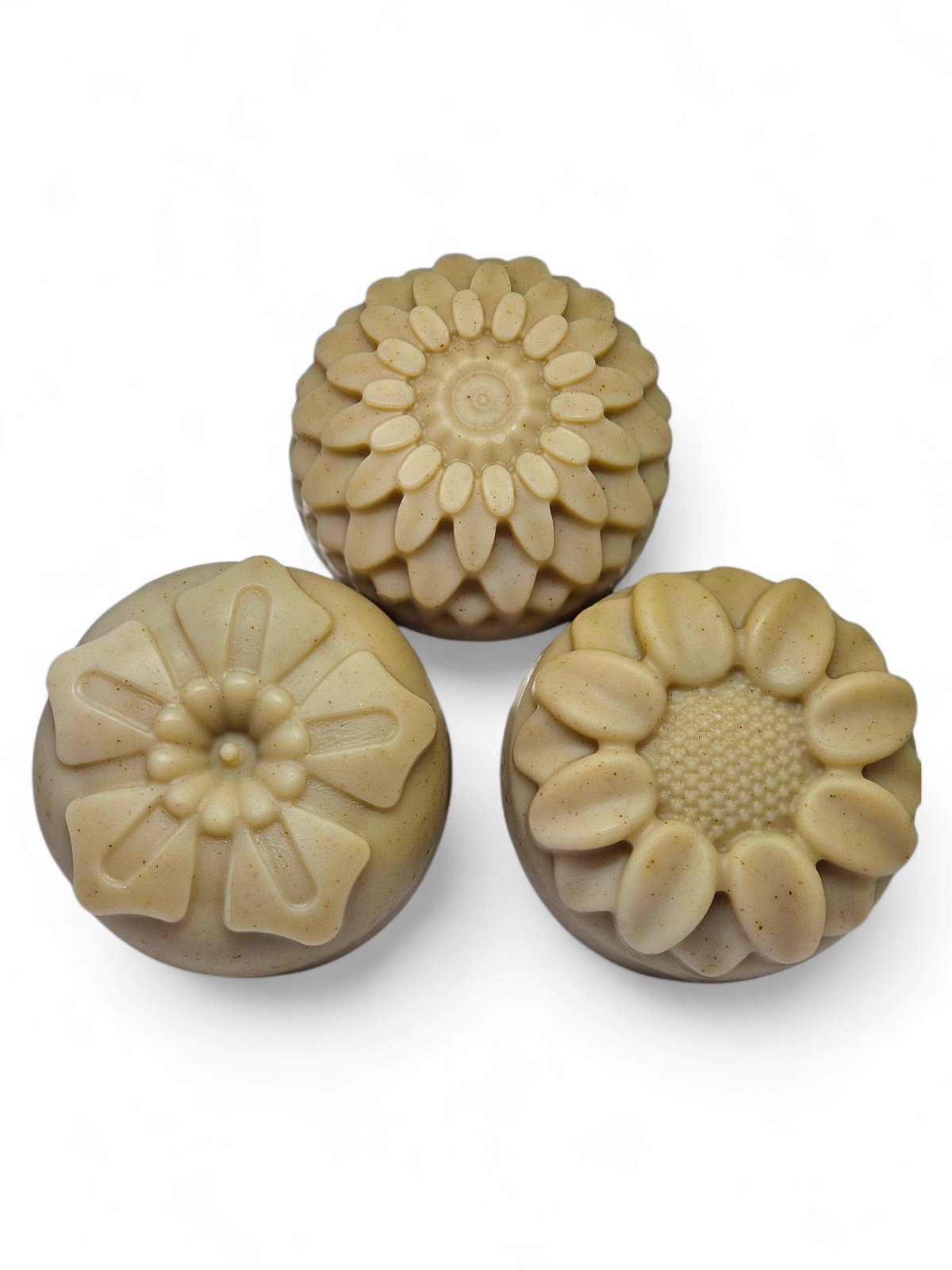 Sabon Na May Tamanu oil, Goat's milk, Baobab powder, Honey (best used as a facial bar)