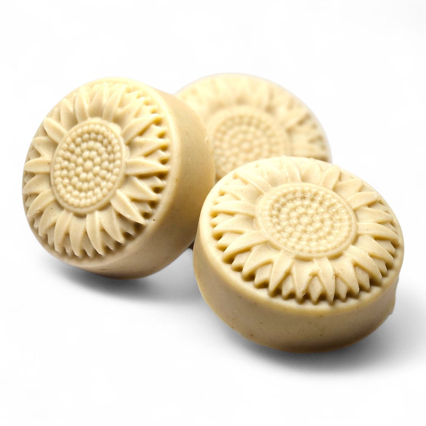 Sabon Na May Tamanu oil, Carabao's milk, Baobab powder at Buckthorn extract (best used as a facial bar)